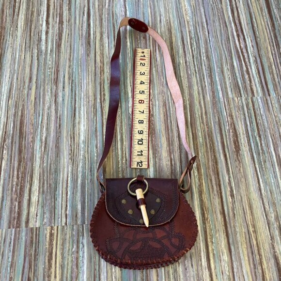 Tooled Leather Purse Small Shoulder Bag Embossed Design Wood Closure 6.5 Tall - Picture 6 of 7